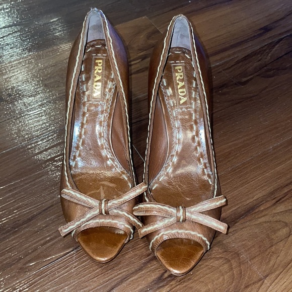 Prada Leather Pumps with Bow - Picture 2 of 4